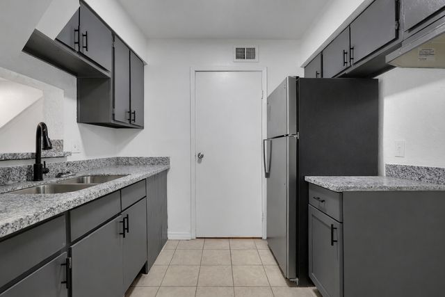 12610 Ashford Meadow Dr #B, Houston, TX 77082