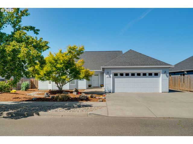 1608 SE 10th Ave, Canby, OR 97013