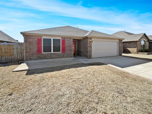 908 SW 11th St, Moore, OK 73160
