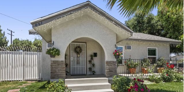 891 E  6th St, Pomona, CA 91766