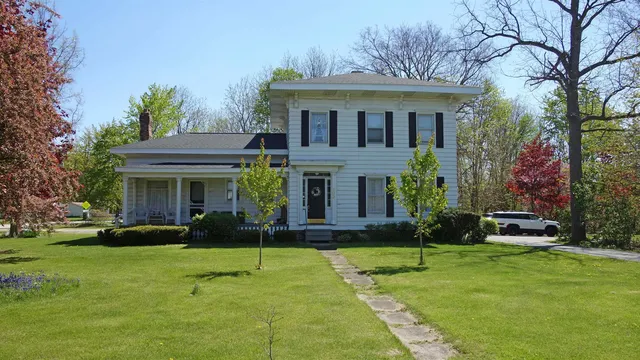 103 S  Main St, Chesaning, MI 48616