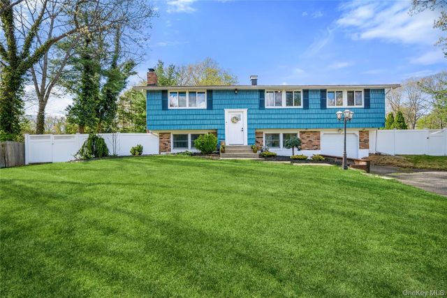 12 Branch Lane, East Setauket, NY 11733