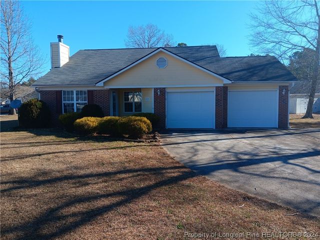 517 Woodwind Dr, Spring Lake, NC 28390