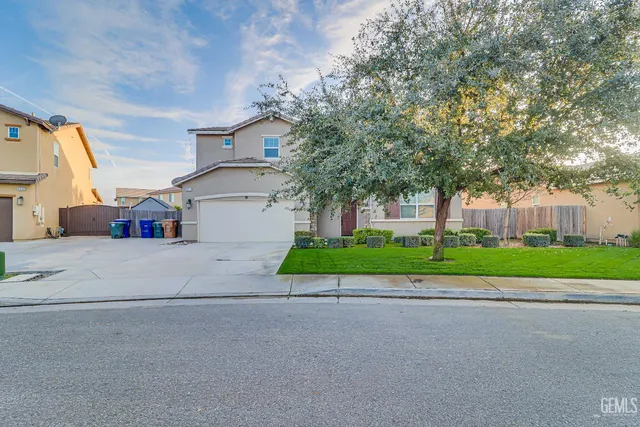 5005 Silvery Jewel Ln, Bakersfield, CA 93313