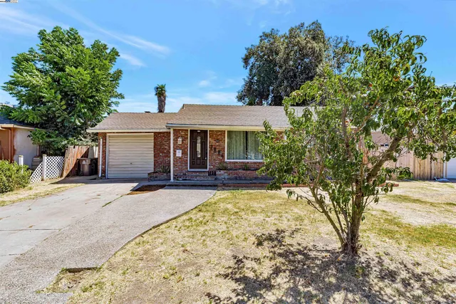 2884 W  Rose St, Stockton, CA 95203