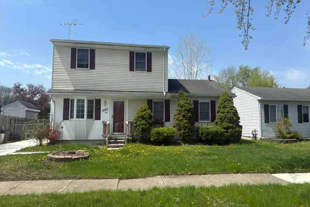 16304 Oaktree Ln, Romulus, MI 48174