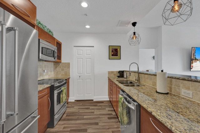 511 Lucerne Ave #613, Lake Worth, FL 33460
