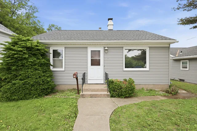 2506 17th St, Rock Island, IL 61201