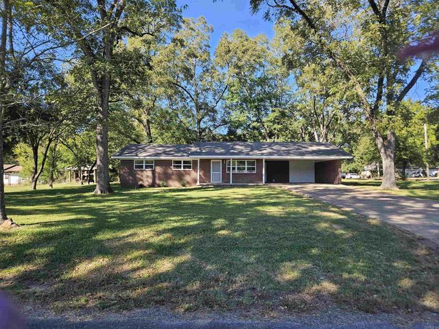 205 S  Pine St, Mineral Springs, AR 71851