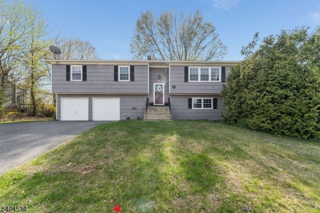 214 Powderhorn Dr, Phillipsburg, NJ 08865