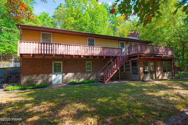 107 Hannemann Ln, Shohola, PA 18458