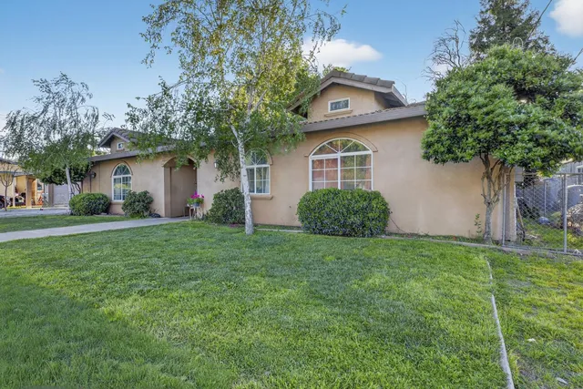 5555 E  Main St, Stockton, CA 95215