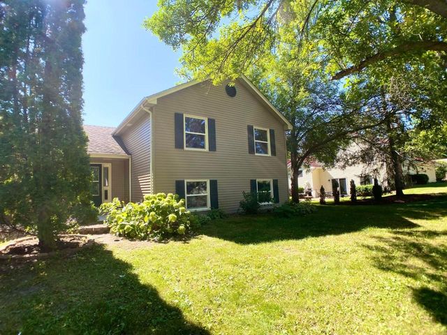10145 48th Ave N, Plymouth, MN 55442