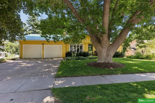 1520 Elkhorn Dr, Arlington, NE 68002