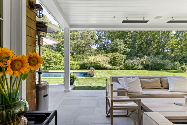 28 Roxbury Ln, Wainscott, NY 11975