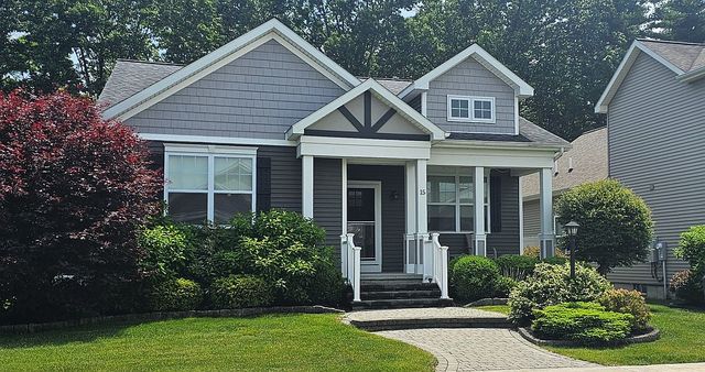 15 Vettura Ct, Malta, NY 12020
