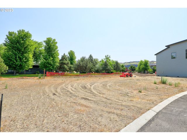 155 Southshore Ave, The Dalles, OR 97058