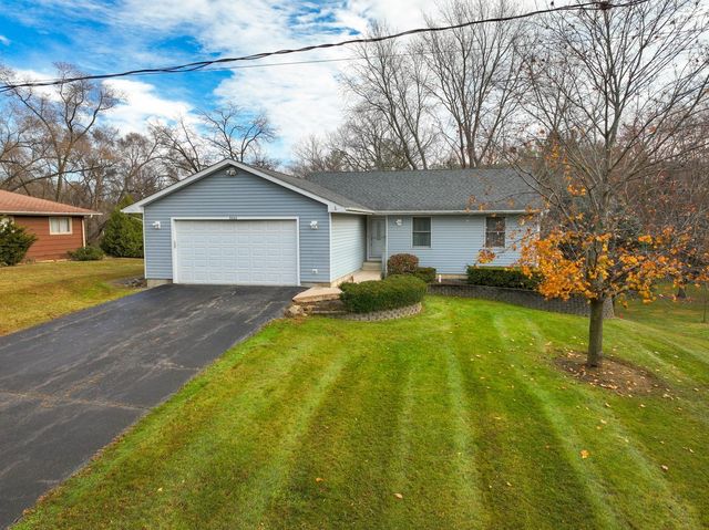 3502 Ridge Rd, Island Lake, IL 60042