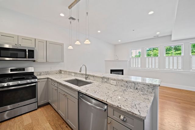 599 Washington St #12, Pembroke, MA 02359