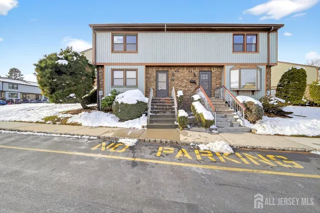 21 Highview Dr, Woodbridge, NJ 07095