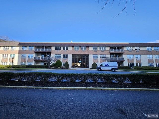 1111 River Rd #A3, Edgewater, NJ 07020