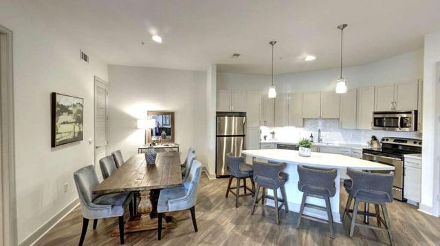 2121 Mid Ln #402, Houston, TX 77027