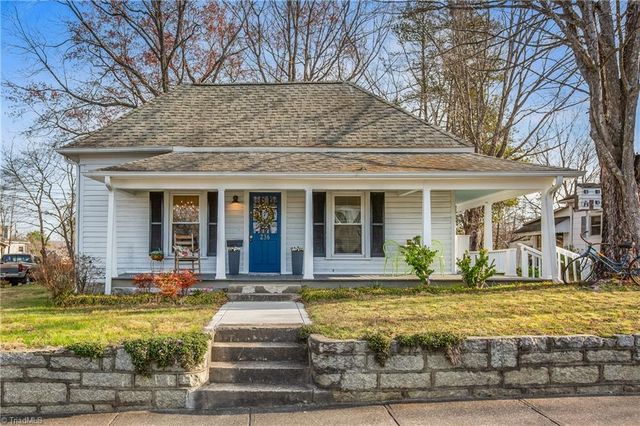 236 Orchard St, Mount Airy, NC 27030