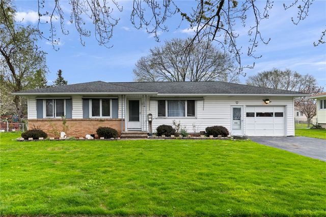 66 Landau Dr, Rochester, NY 14606