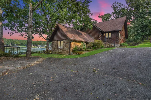 219 Beach Haven Rd, Hot Springs, AR 71913