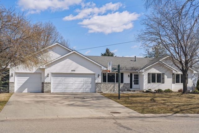 7974 Dempsey Way, Inver Grove Heights, MN 55076