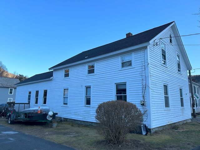 14 Maple St, Chester, MA 01011