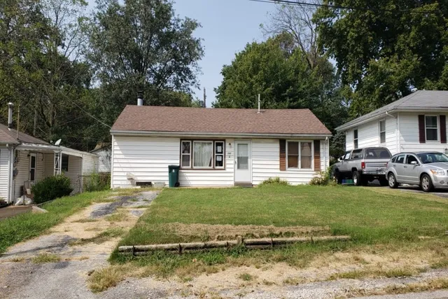 131 Bascom Dr, Saint Louis, MO 63135