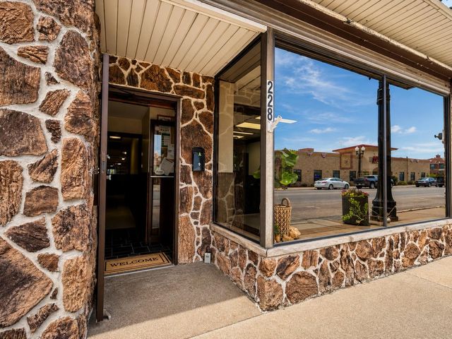 228 Main St, Savanna, IL 61074