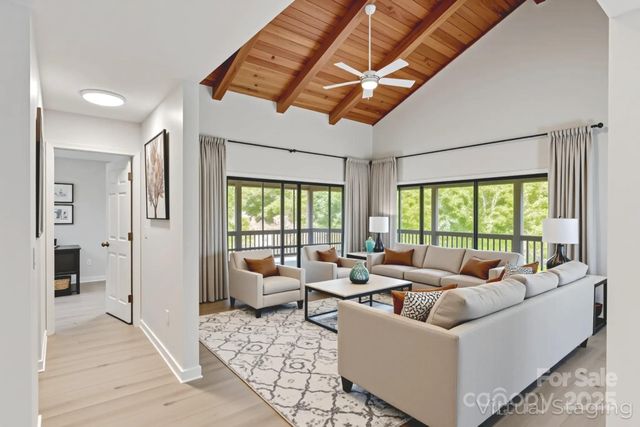 8A Cove Overlook Dr, Hendersonville, NC 28739