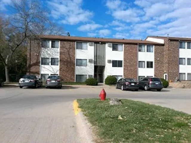 810 Benton Dr #22, Iowa City, IA 52246