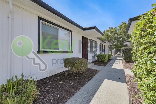 1065 Santiago Ave #6, Sacramento, CA 95815