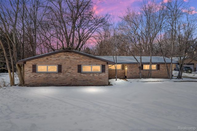 26261 La Muera St, Farmington Hills, MI 48334