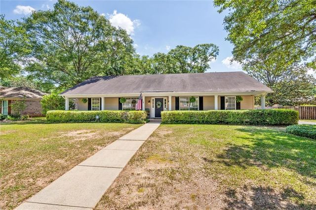 1817 Timberly Rd E, Mobile, AL 36609