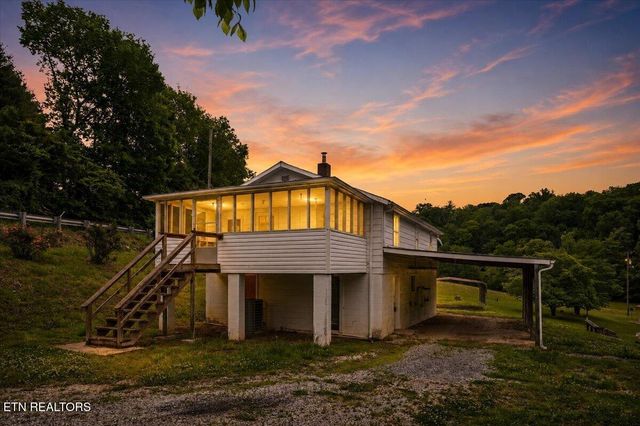 743 Lovely Bluff Rd, Lake City, TN 37769