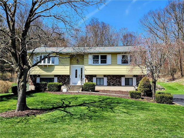 25 Park Hill Drive, Hopewell Junction, NY 12533