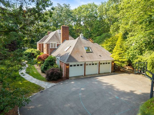 11 Fox Run Rd, Dover, MA 02030