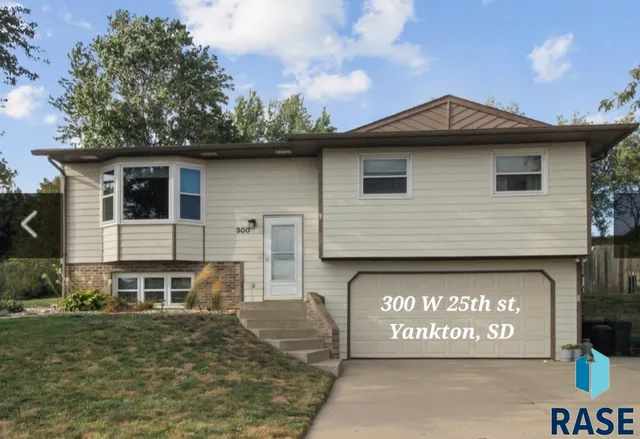 300 W  25th St, Yankton, SD 57078