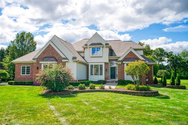 4692 Edinburgh Dr, Howell, MI 48843