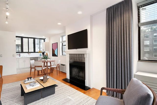 150 W  58th St #13B, New York, NY 10019
