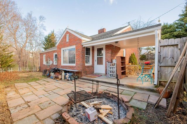 115 Anderson St, Independence, VA 24348