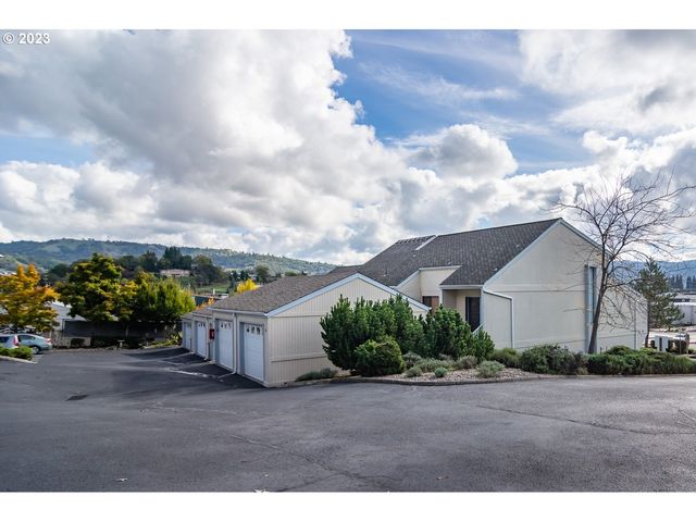 6 NW Mountain View Dr, Roseburg, OR 97471