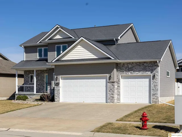 9530 S  72nd St, Lincoln, NE 68516