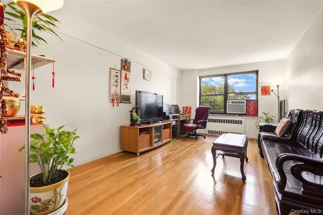 25-34 union Street #2F, Flushing, NY 11354