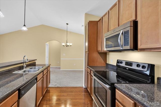 29 Kassebaum Ln #304, Saint Louis, MO 63129