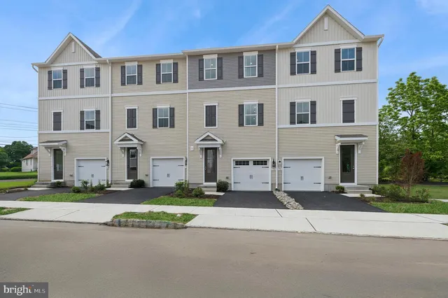 60 Silverbell Ave, Berlin, NJ 08009